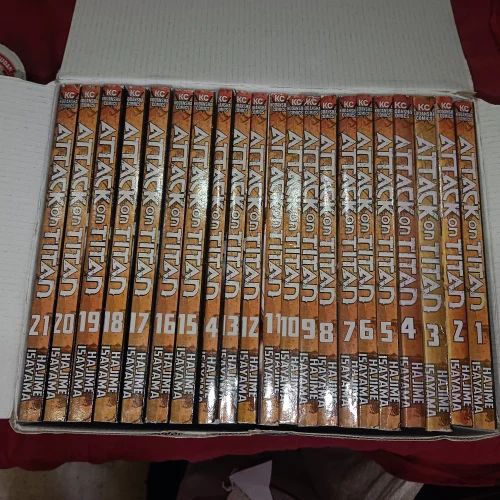 Attack on Titan Box Set (Volumes 1-21)